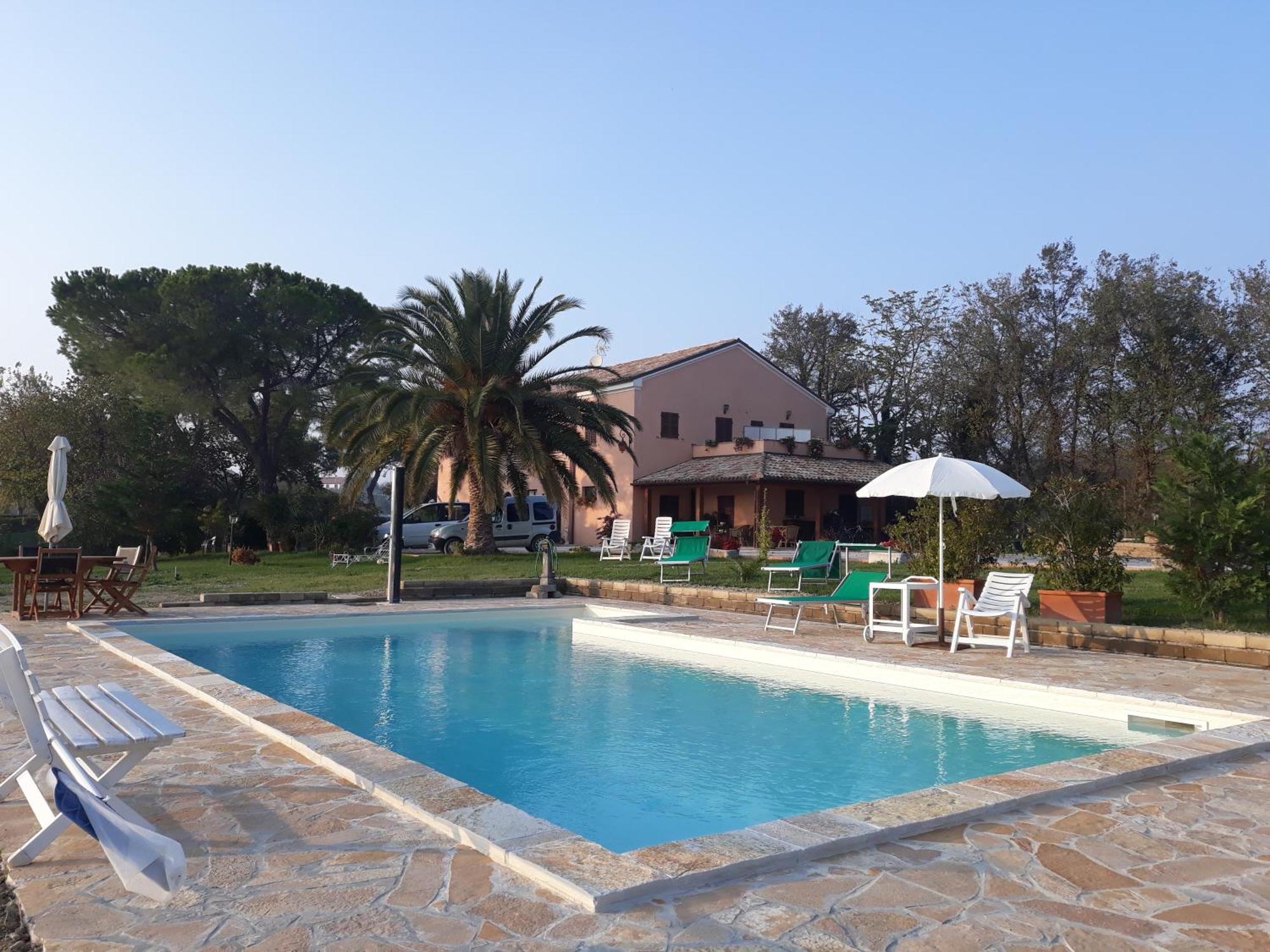 Appartamento Fronte Piscina Montemarciano Exterior photo